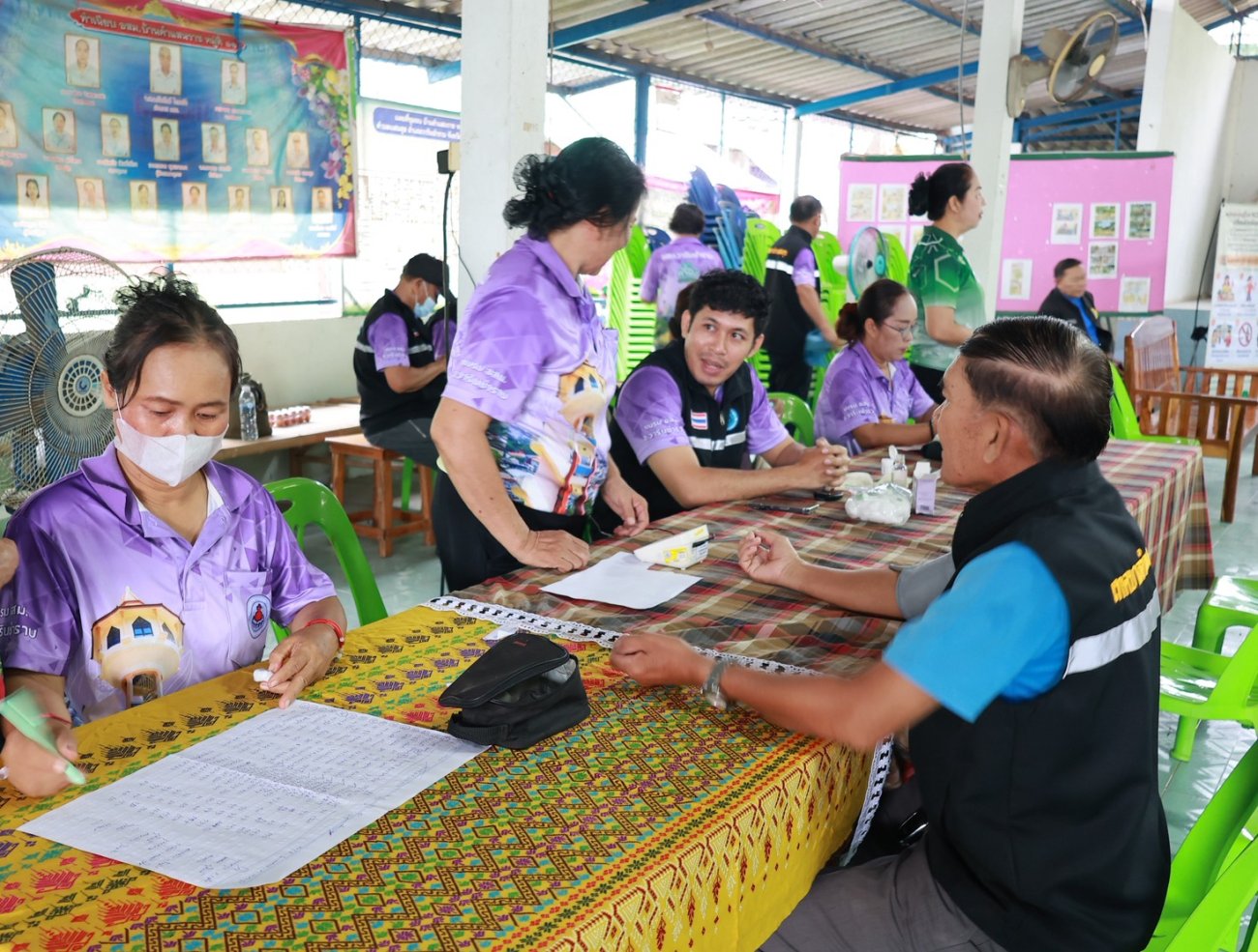 โครงการตรวจคัดกรองประเมินภาวะสุขภาพ และค้นหาผู้มีภาวะเสี่ยงให้แก่ผู้สูงอายุ