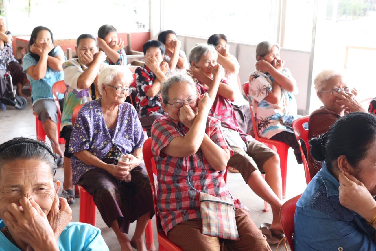 โครงการด้วยรักและห่วงใยใส่ใจผู้สูงวัย  หมู่ที่ 6 บ้านน้ำคำ